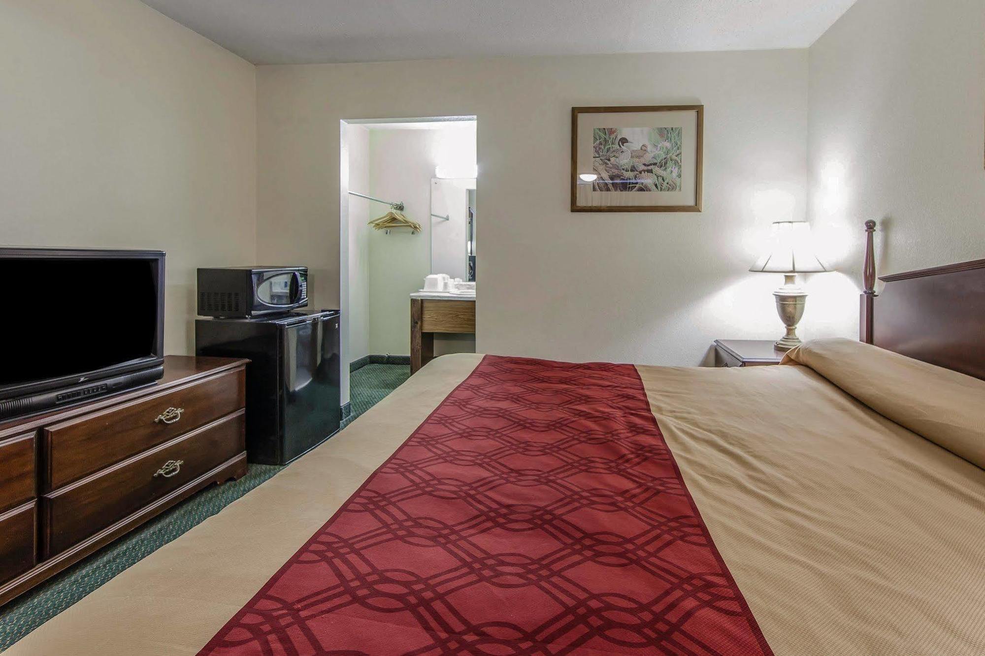 Red Roof Motel
