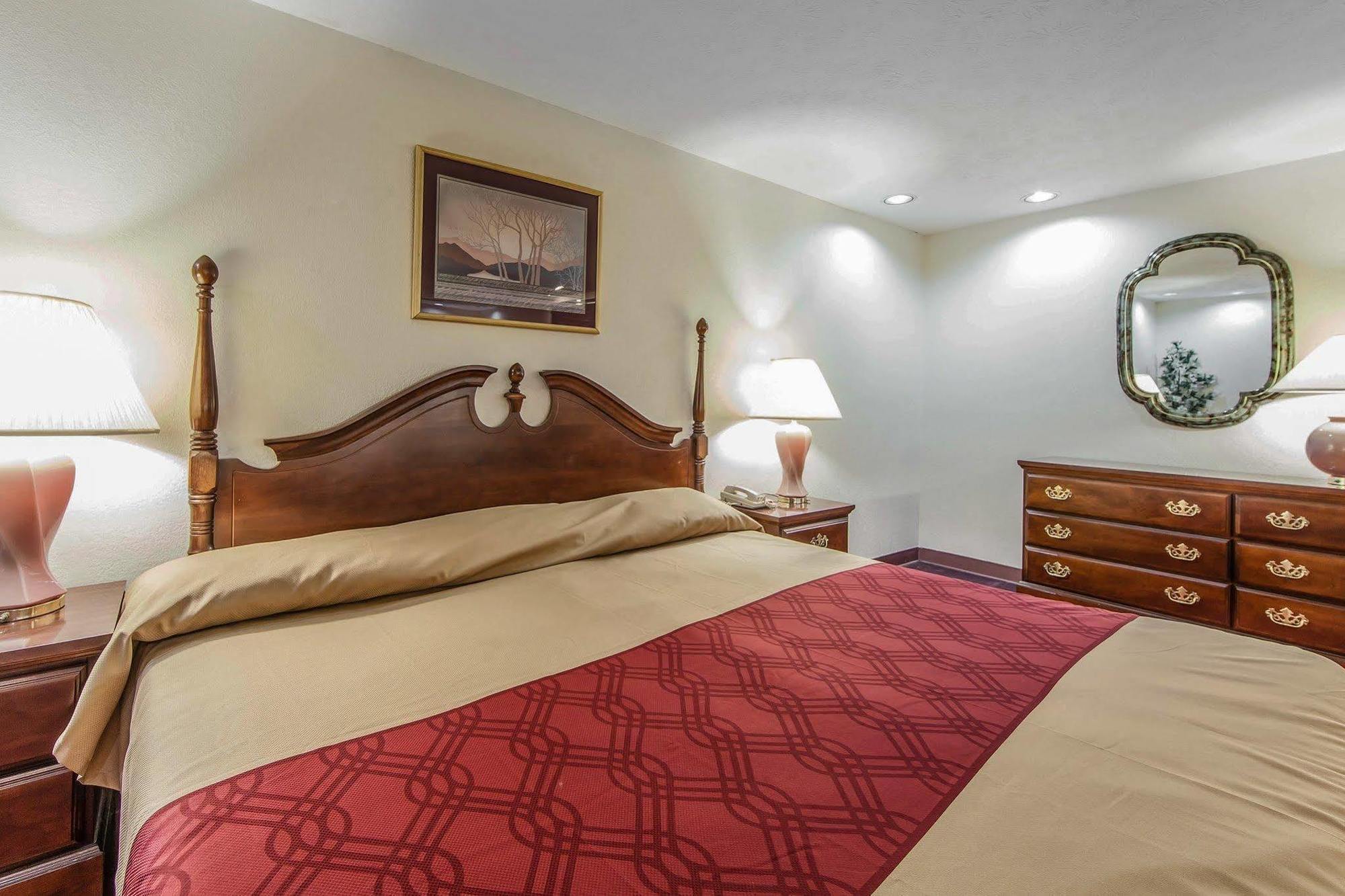 Red Roof Motel 2*